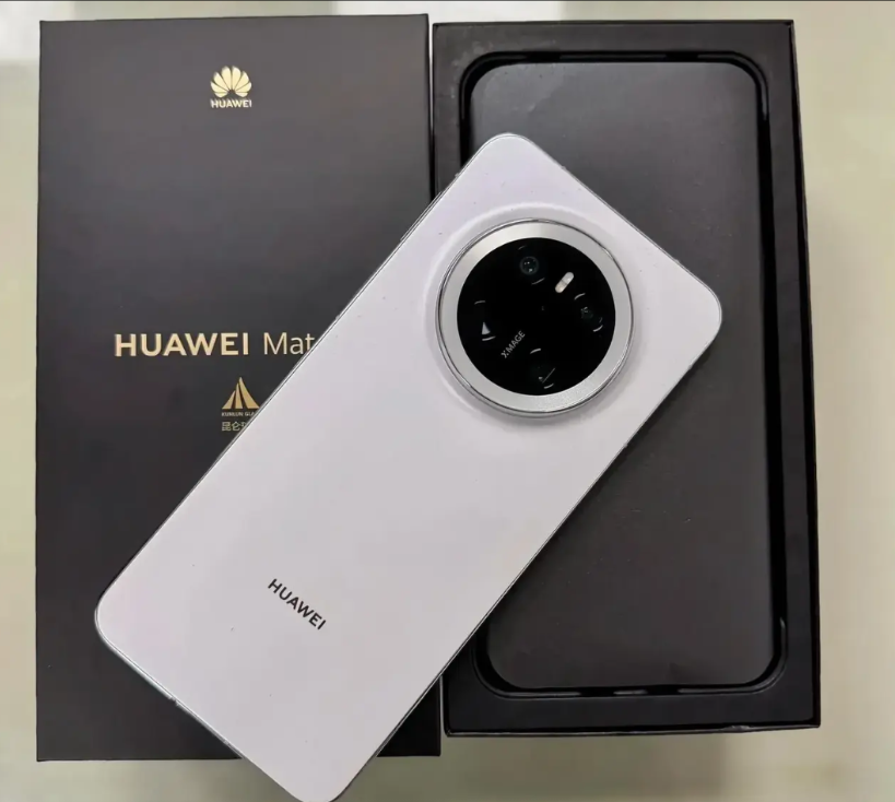 相比较pura80系列的短期内大降价，而Mate70pro的售价整体表现则更加平