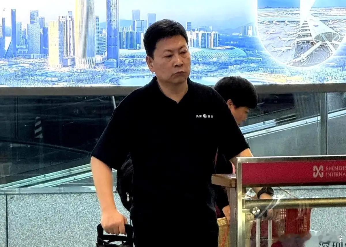 余承东自曝：制裁断供后，华为工程师用28nm光刻胶+DUV设备硬搓出等效7nm晶