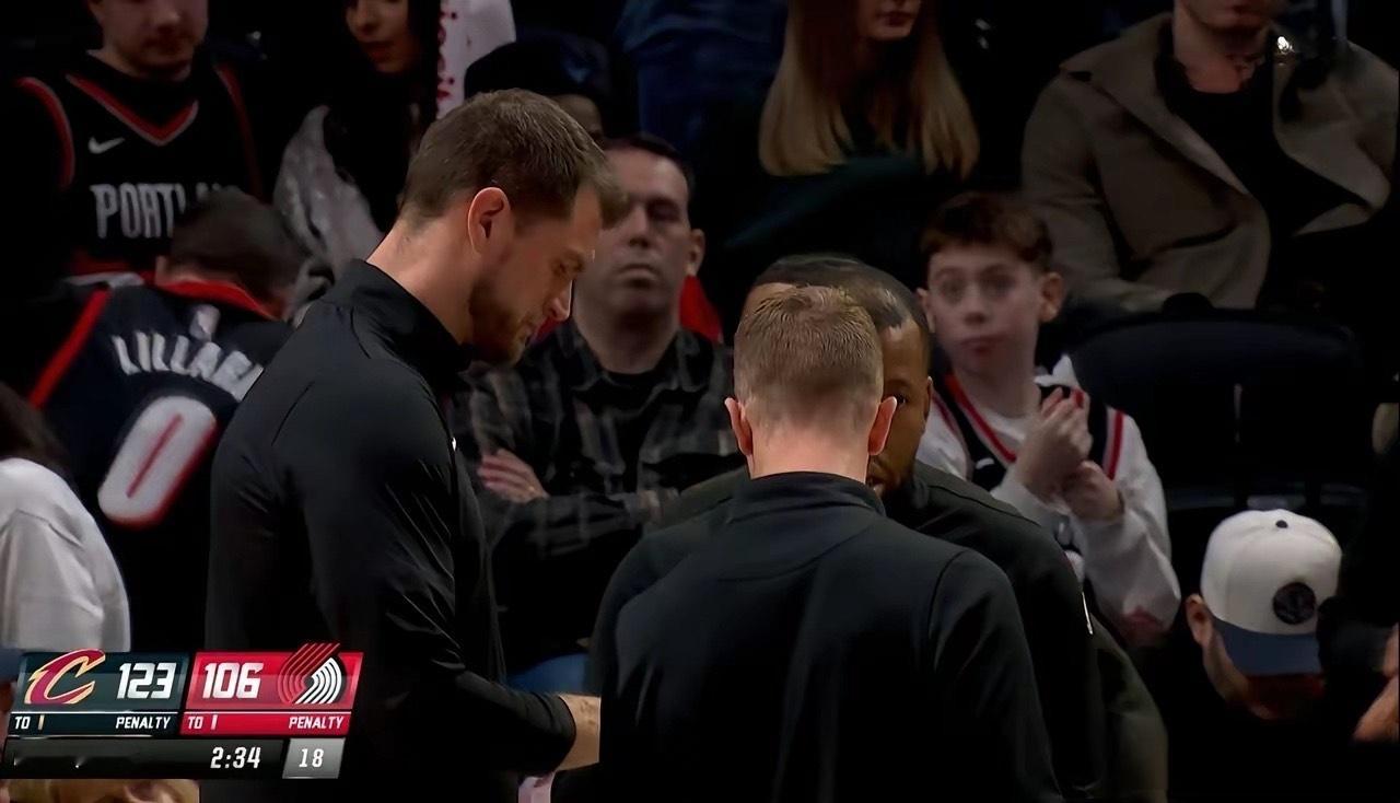 开拓者主帅斯普利特真是太不尊重人了！在今天开拓者主场以111：130惨败于骑士的