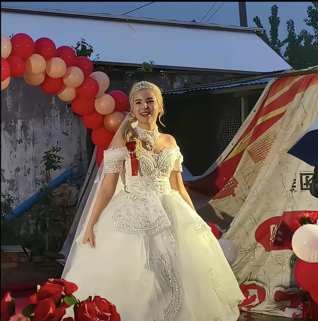 摩洛哥新娘的爆火，让人们看到跨国婚姻中对男女的双标有多严重！对跨国婚姻，多一点
