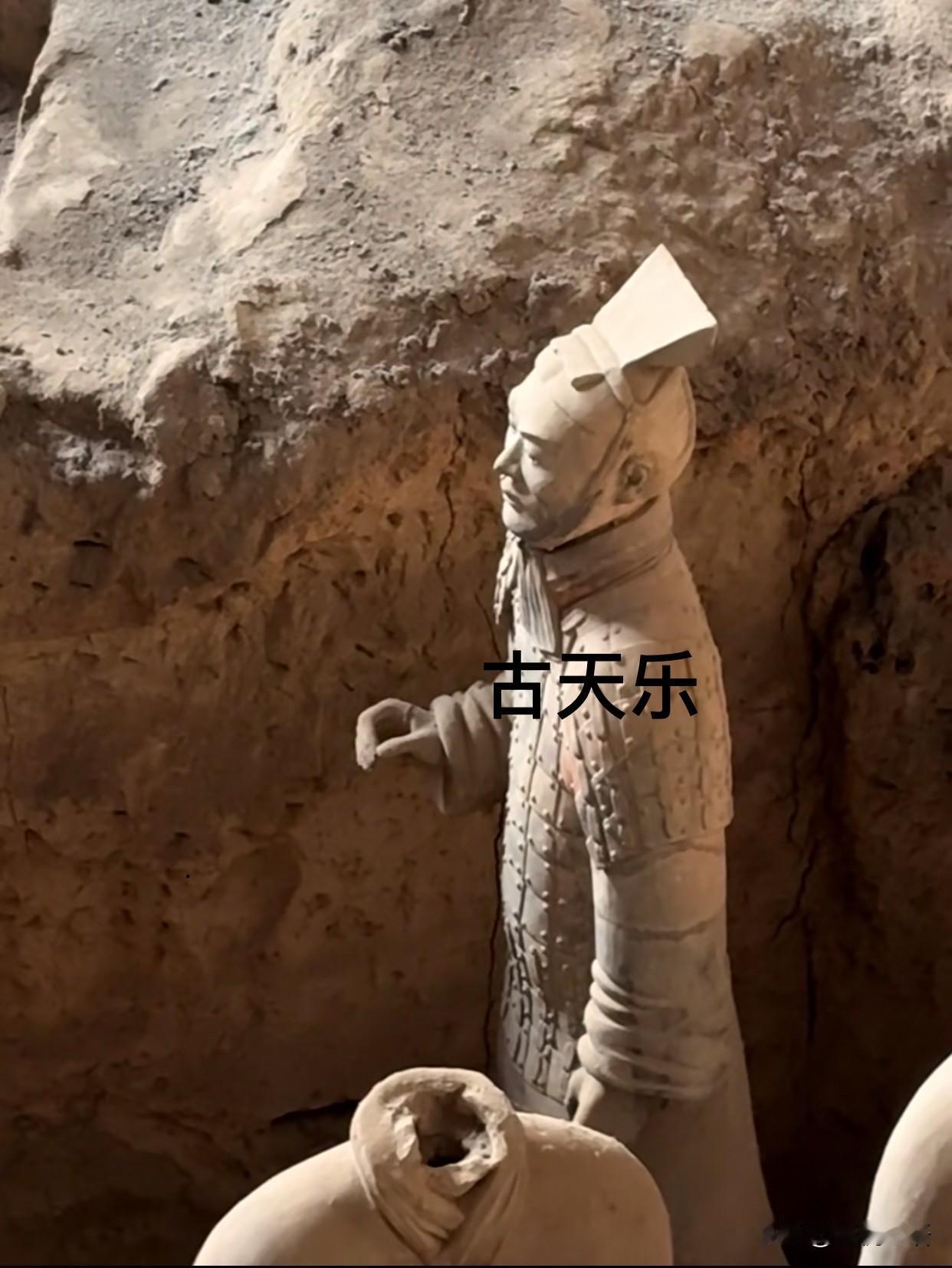 兵马俑撞脸古天乐和林峰这波穿越太绝了西安兵马俑居然藏着“项少龙分龙”！刷