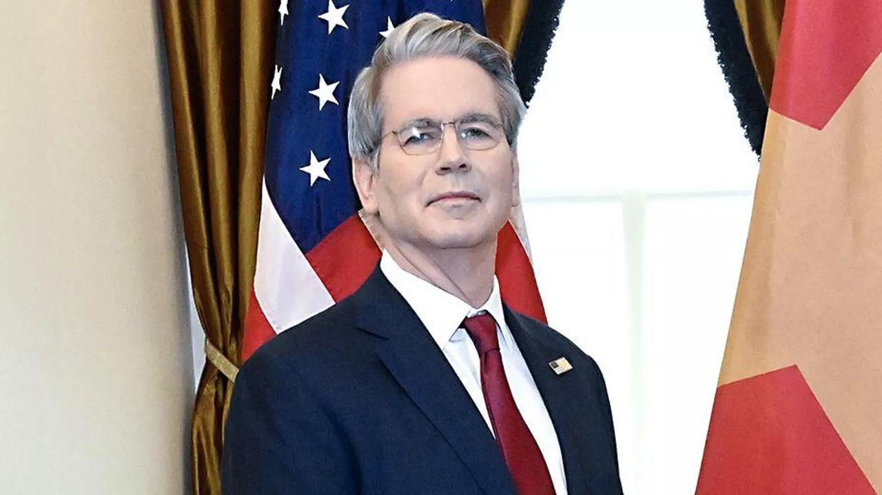 美财长:美中就稀土出口管制达成一年期暂停协议美国财政部长斯科特·贝森特30