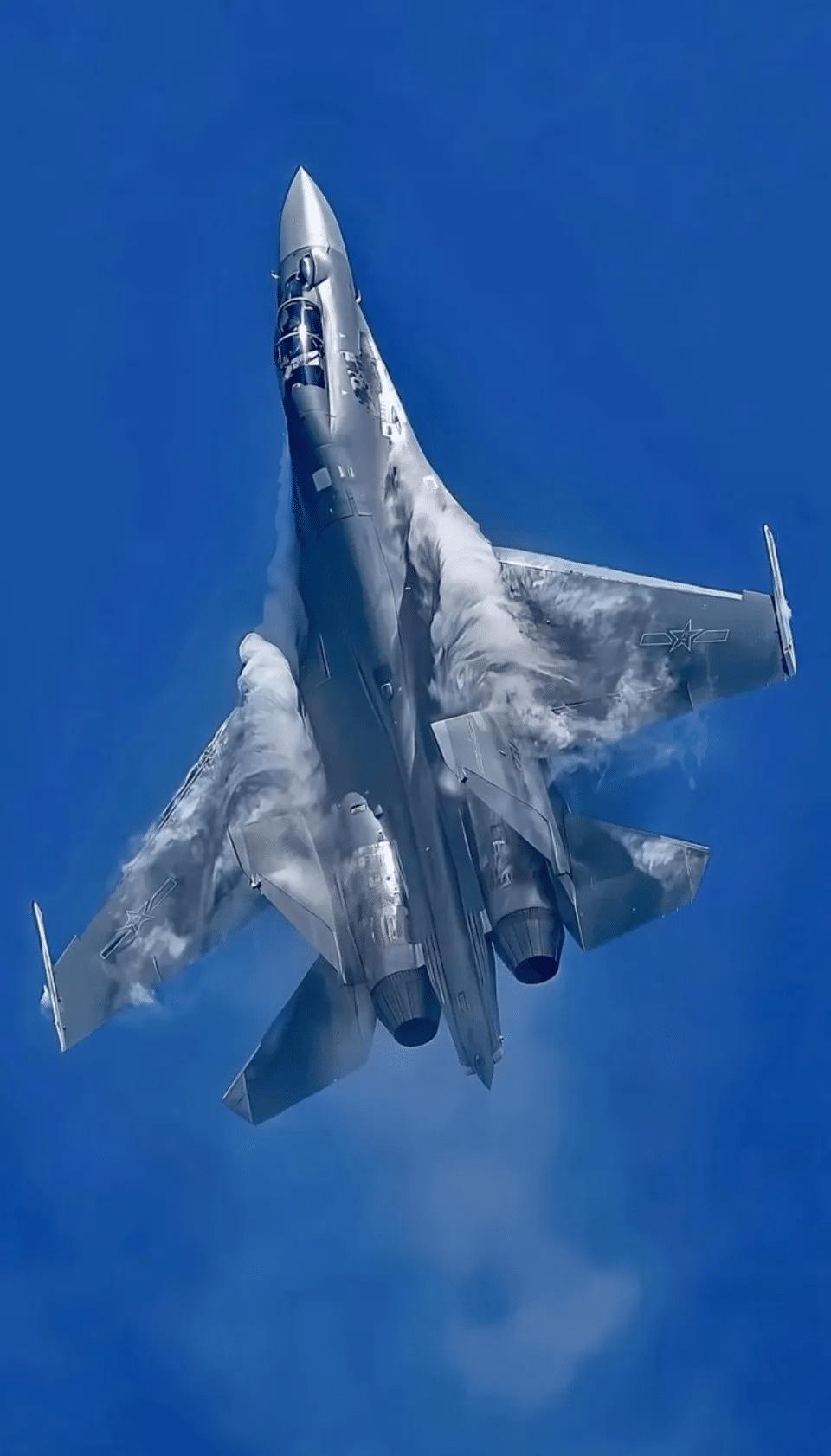 2025年10月26号那天，南海那边可不平静——美国“尼米兹”号航母上的两架飞机