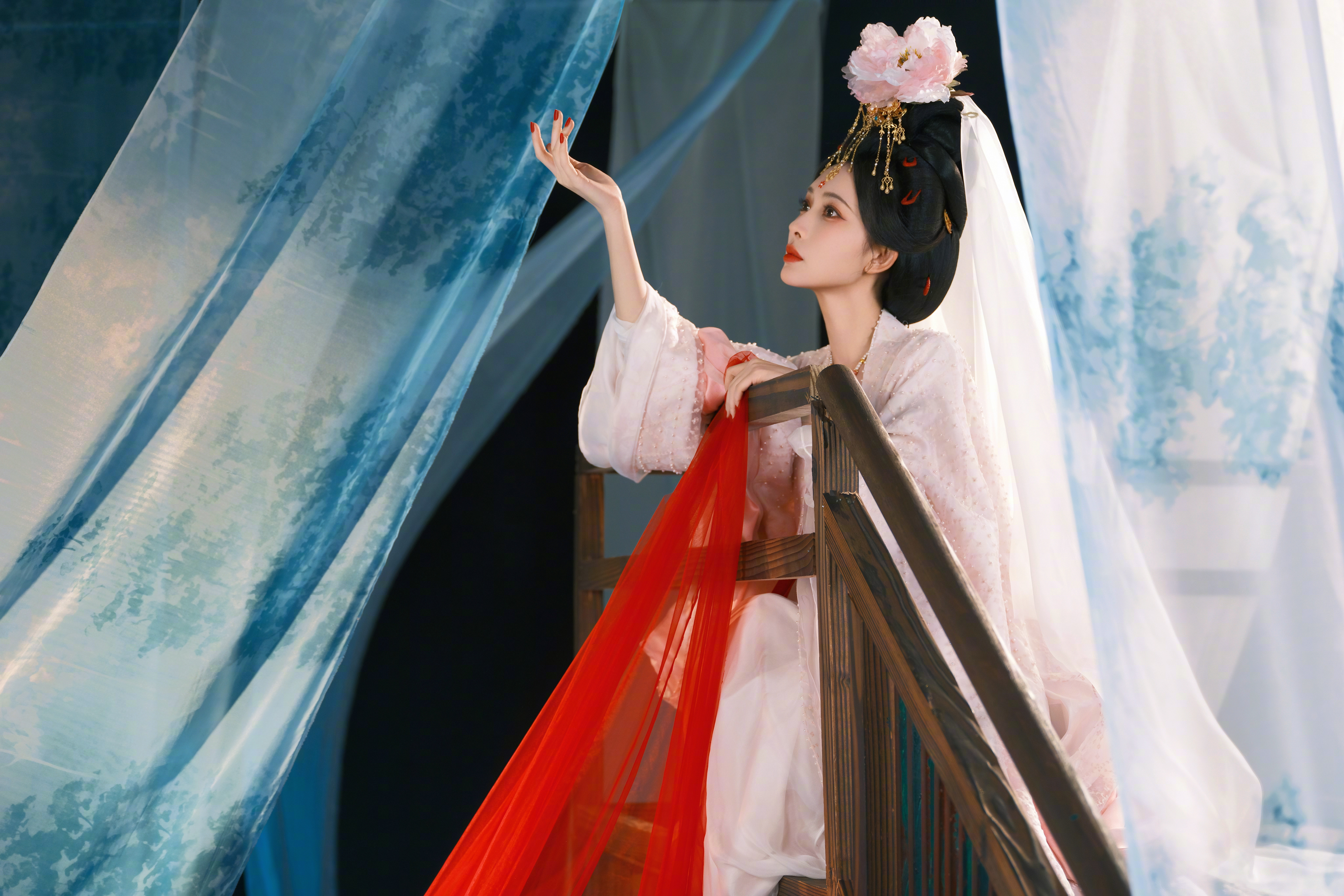 对比了下是新图～～～第二套造型～观音风～～～孟子义