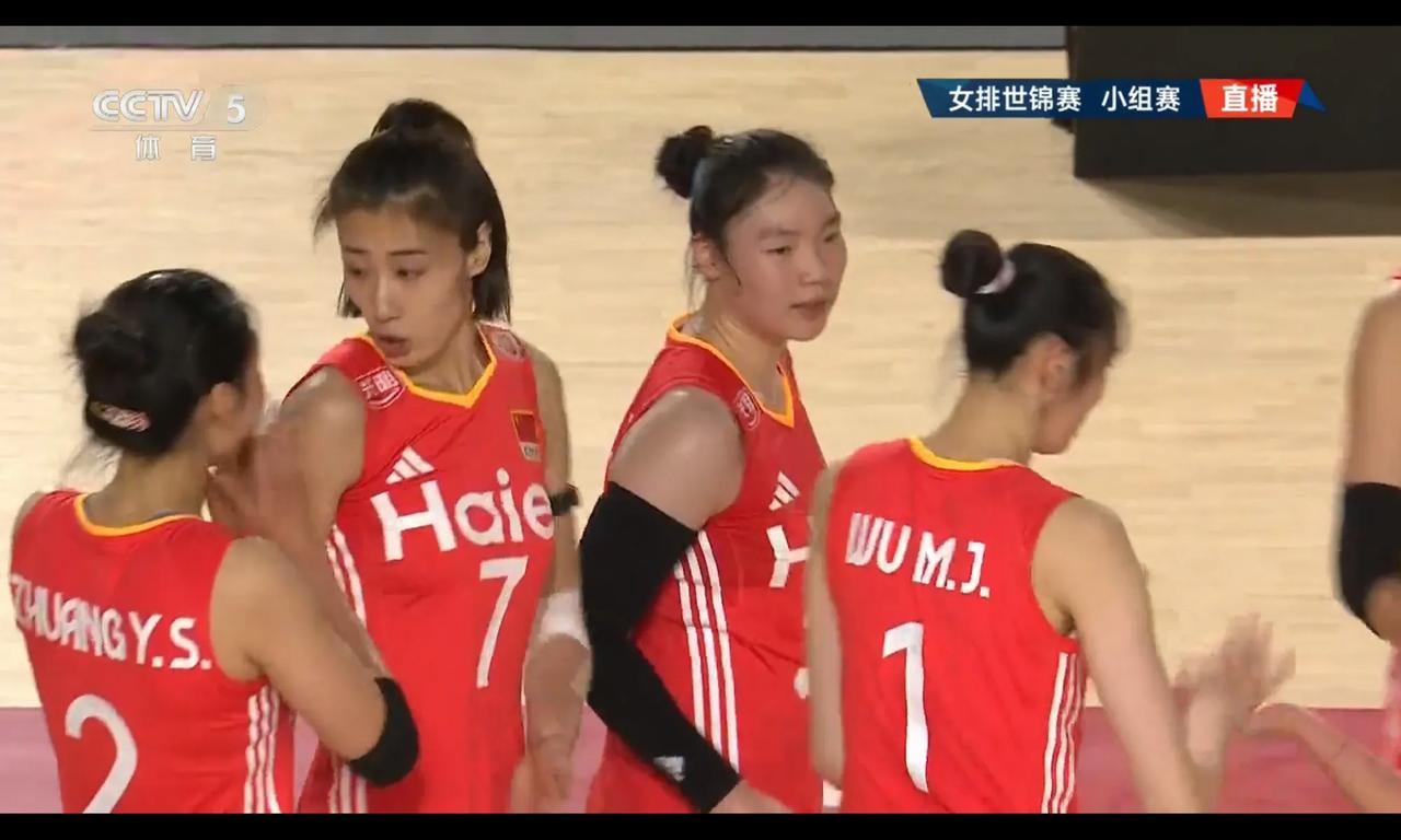 中国女排快变+高度，打多米尼加才见效，张籽萱成熟很快今晚的比赛看似争小组第一