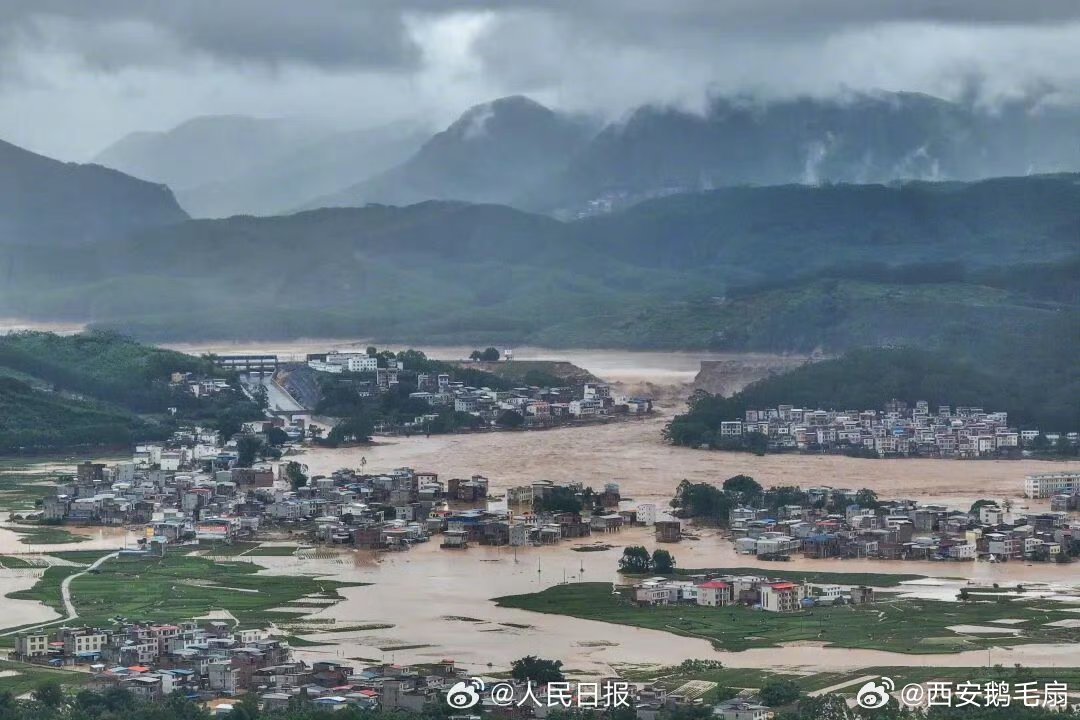 广西抗洪【无人机拍下六蓝水库险情】航拍六蓝水库险情图1：7月6日，广西南宁横州市