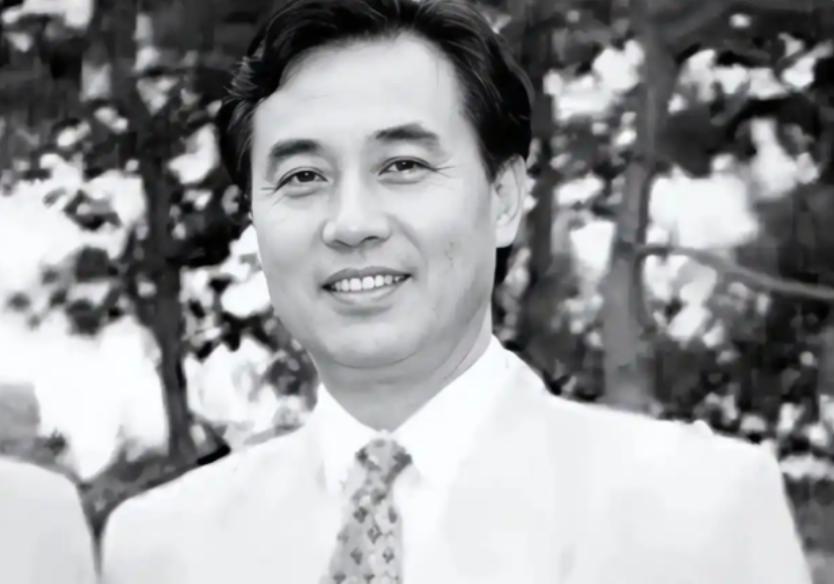 前驻日武官王庆简，在日本潜伏长达20年，是我军潜伏时间最长、危害最大的叛徒之一。