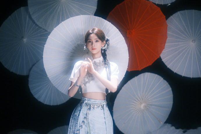 陈瑶戏腔歌美人美从青涩到从容蜕变，陈瑶戏腔一开氛围感拉满，古典美人配国风唱腔，