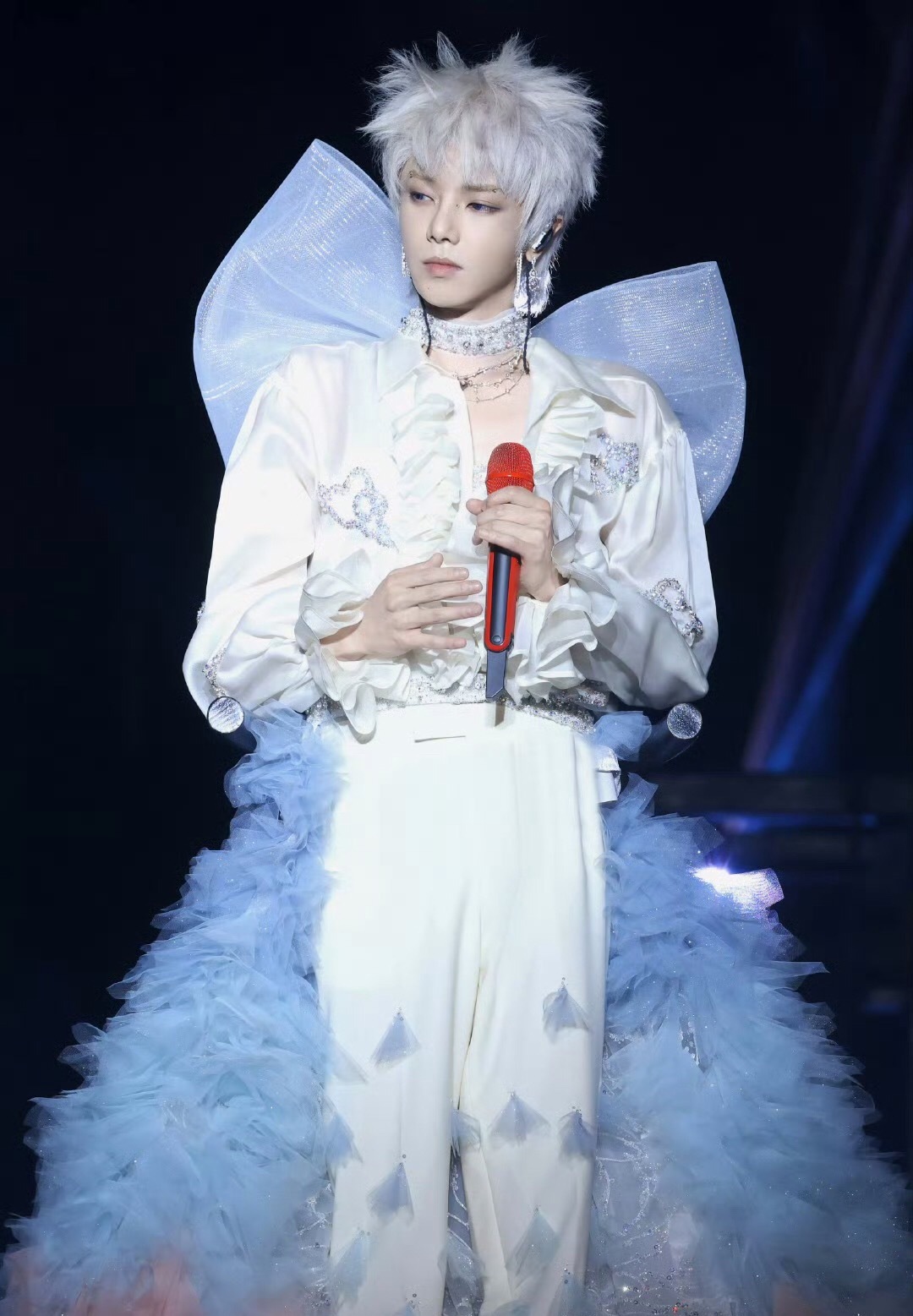 你和我说这是华晨宇华晨宇演唱会造型真的很多很敢很大胆也很漂亮～​​​