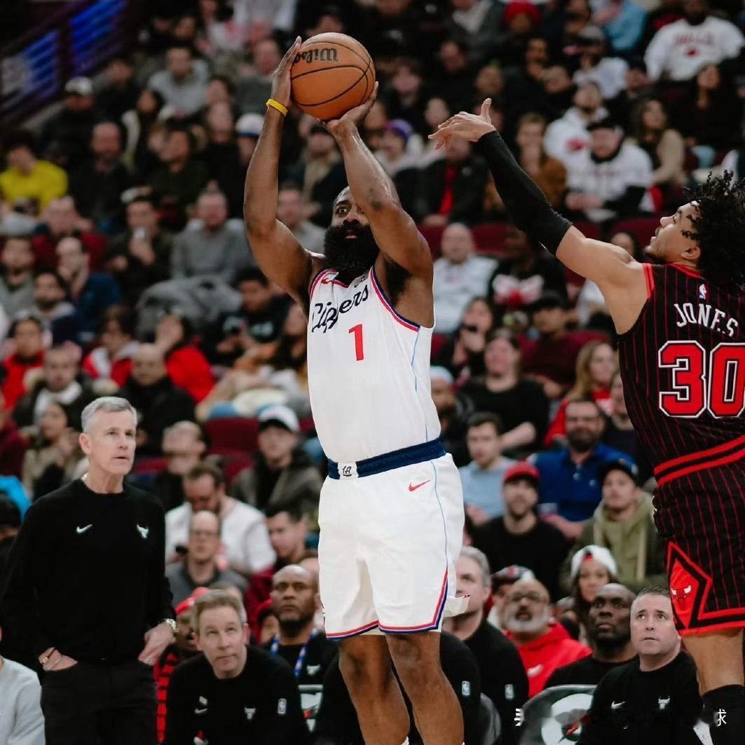 『外线被轰25记三分！哈登单核率队惨败“无核”公牛，快船无缘七连胜』北京时间