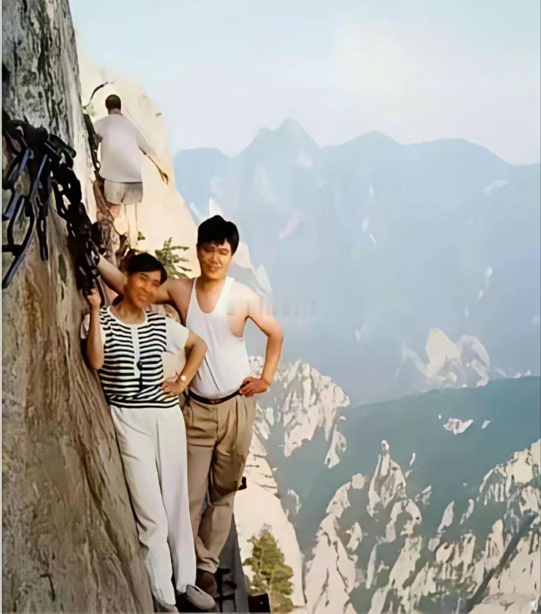 景区为啥不考虑装个直升电梯呢？要是掉下去，景区需要负责吗？