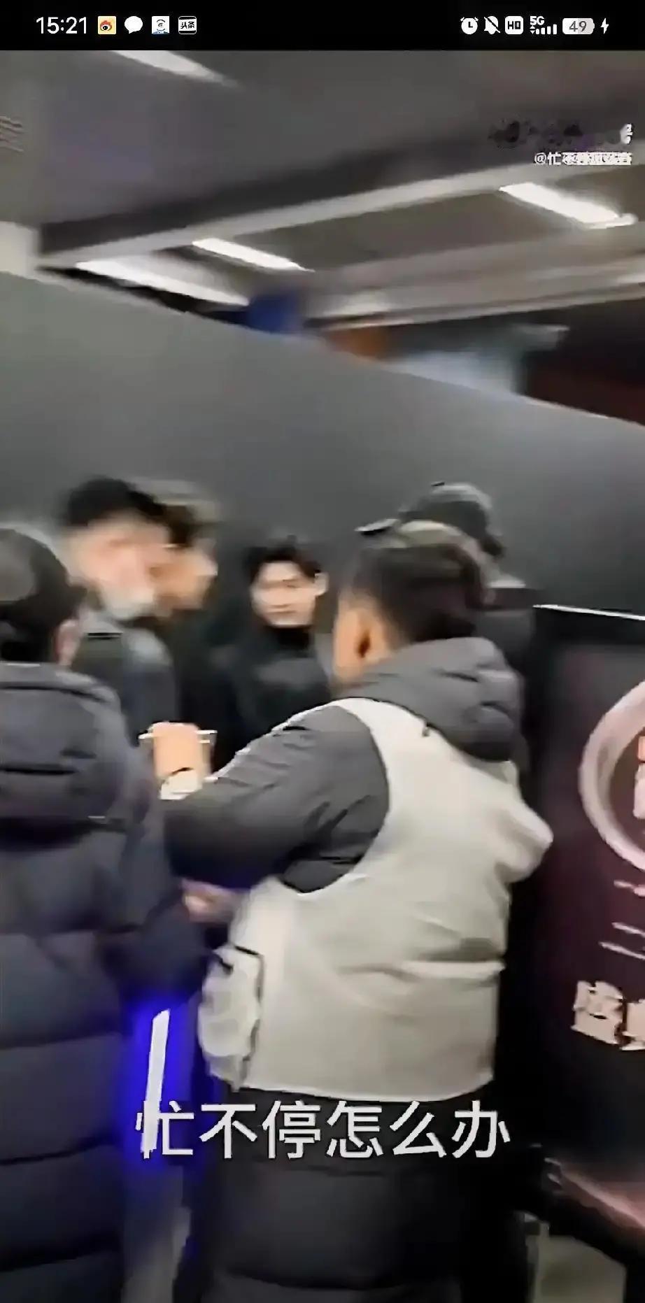 都说娱乐圈是名利场，其实比你想的更现实，网上吵得再凶，到了后台见了真人，谁是“角