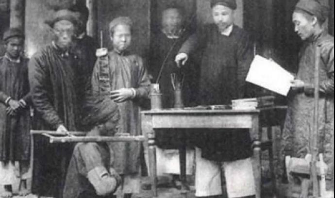 清光绪年间，镇江寡妇金氏的大儿子向北在一天夜里无疾而终，其叔父认为其中定有蹊跷，