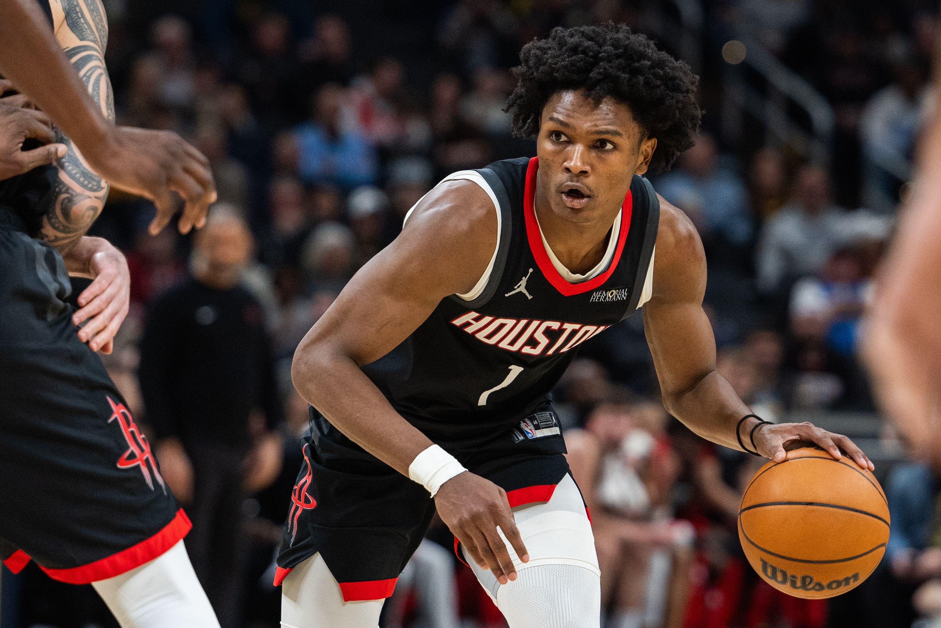 都说火箭队需要20场比赛，才能磨合成功形成强大的战斗力，但我们现在看到，火箭队已