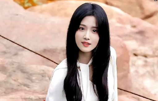 搞懂了，为什么那些大导演都抢着要卢昱晓。不是因为她科班出身，也不是那张脸有多