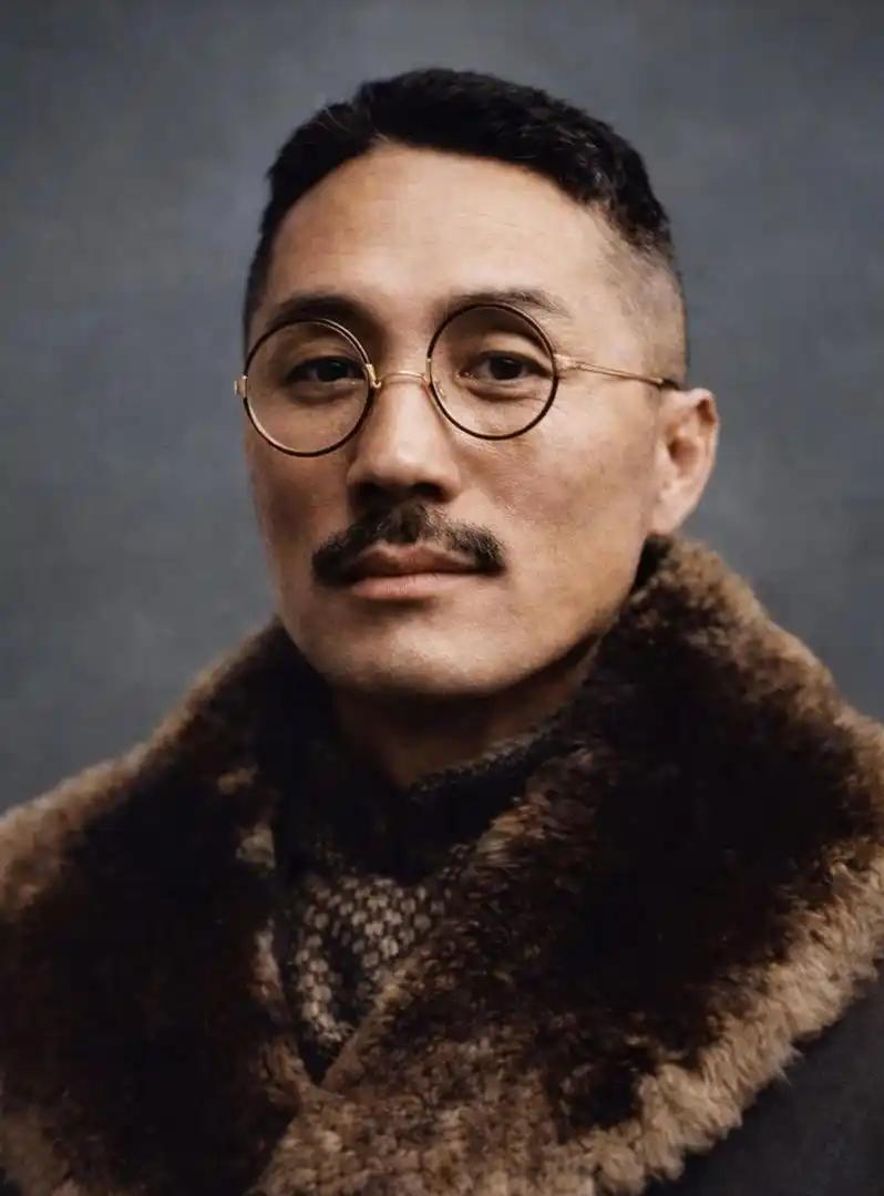 1934年，美女间谍把王亚樵勾引到了床上。岂料就在宽衣解带之时，她竟举起了手枪。