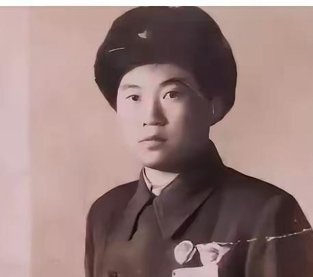 1969年，河南某部队的师政委河南某部队的师政委借宿在一户农民家。晚上，他端着碗