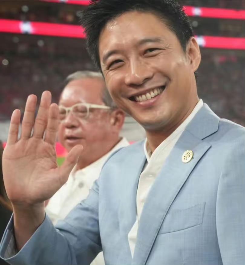 娜然与霍启山疑似恋情升温，好事将近！两人近日在香港同游被网友偶遇，据悉已连续四个