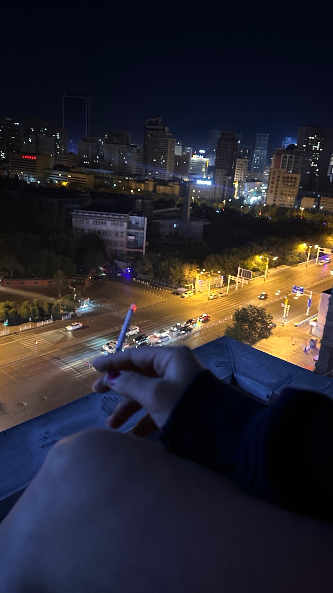 眼泪模糊夜景，希望能洗净所有的后悔​​​