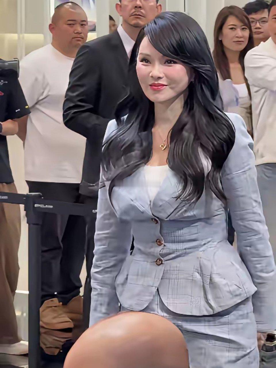 明明脸上没有皱纹，可是还是感觉像大妈，这是为什么呢？