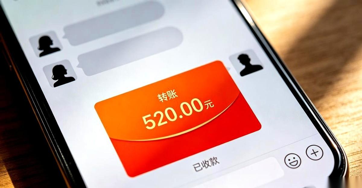 他给你转了520，备注是“去买那件看上的大衣”。另一个他，给你发了520句“我