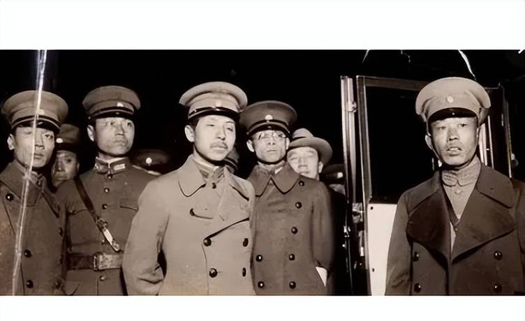 1929年杨宇霆被张学良处决后，他的亲信李景明和王子明便立刻反水，霸占了杨家财产