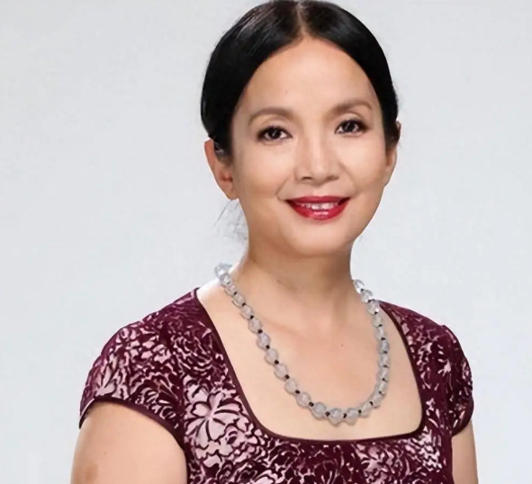 官方下场！曾亲美辱华的吕丽萍，今又因不当言论再次变成“笑话” 久未露面的吕丽