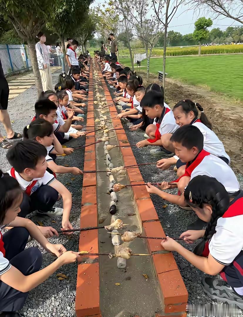 户外研学活动，大家觉得这中午饭能自理么.