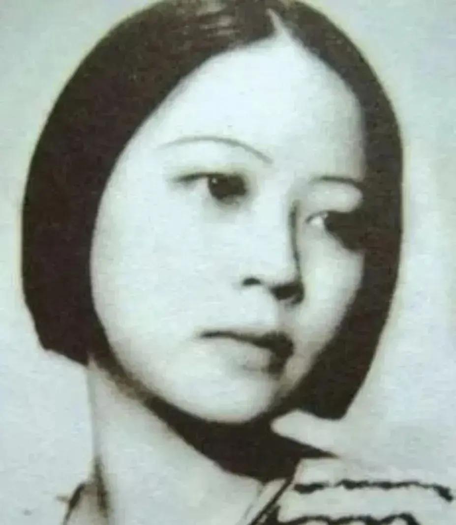 1979年，张爱玲78岁的姑姑张茂渊，苦等52年，终嫁给了80岁的初恋李开弟。而