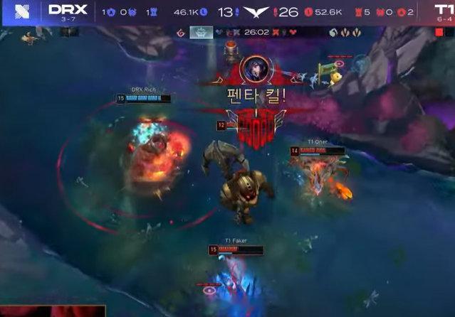 Faker阿狸爆砍五杀全场16杀超神，T1横扫DRX刚过生日就五杀了。世界赛逮老