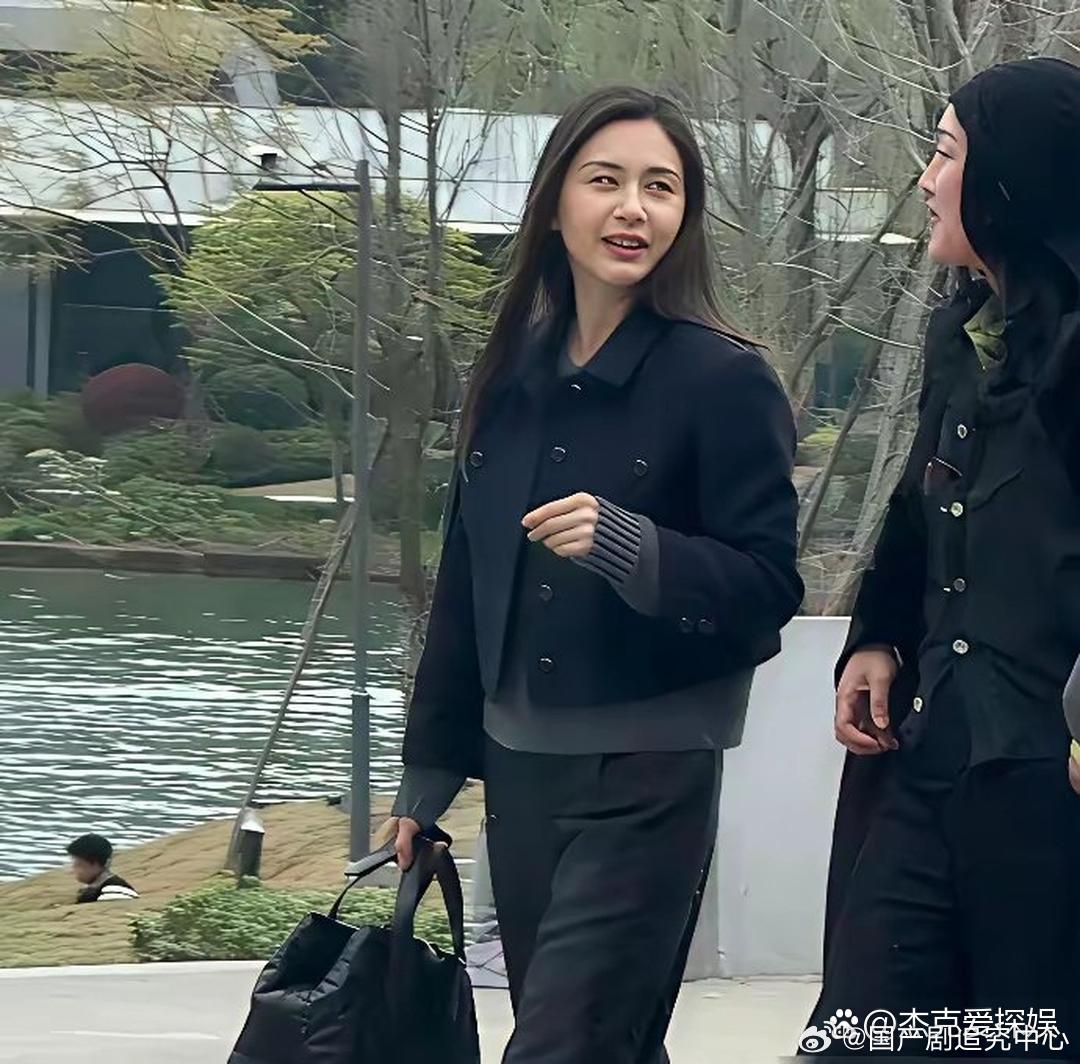 周迅年轻时那叫一个惊为天人，王子文也不矮。