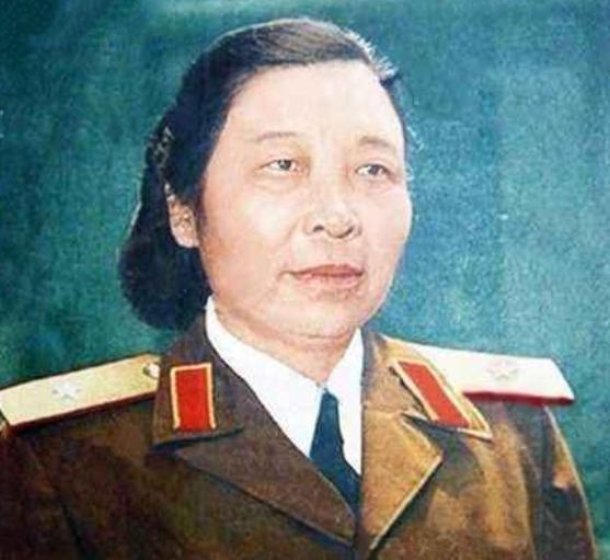 1955年，开国女将军李贞回乡探亲，遇到了打骂她的第一任丈夫古老三，当二人再相见