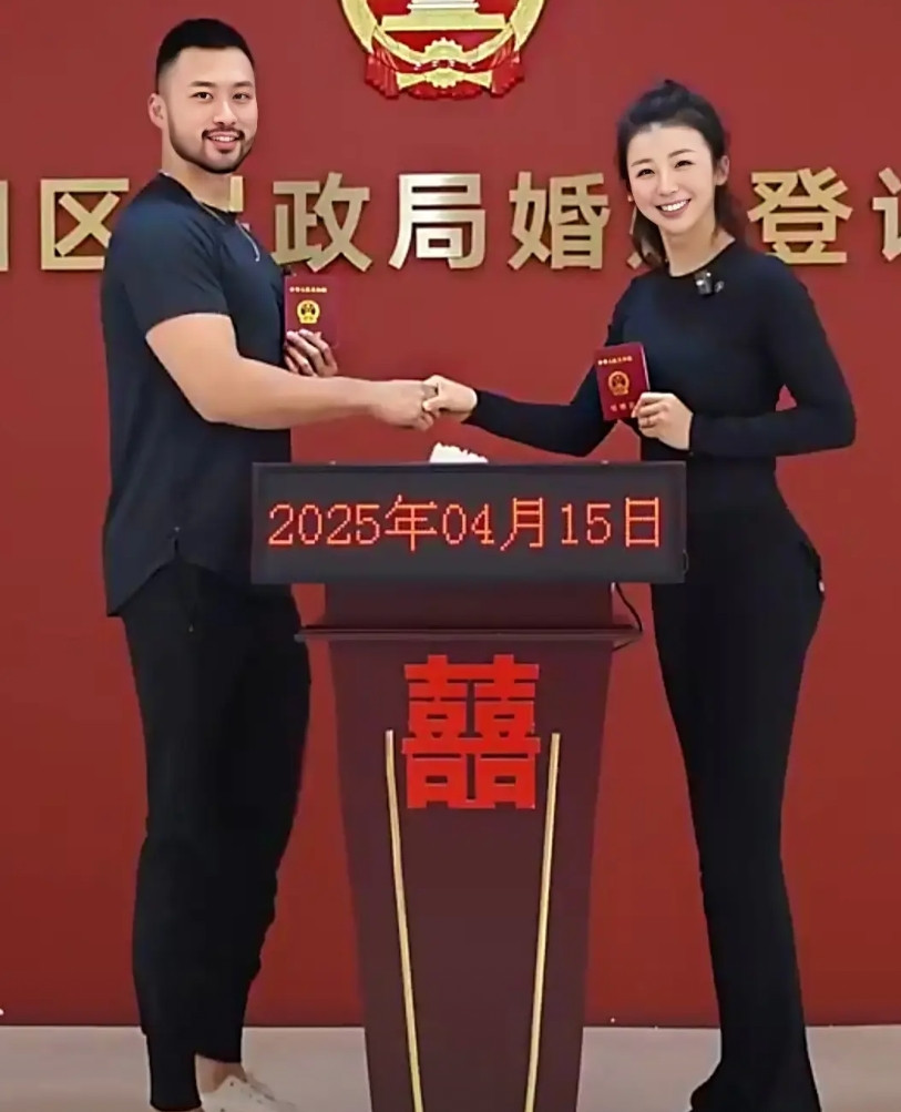 知名NBA节目主持人张曼源在社交媒体宣布结婚，并透露自己已经怀孕！今年29岁