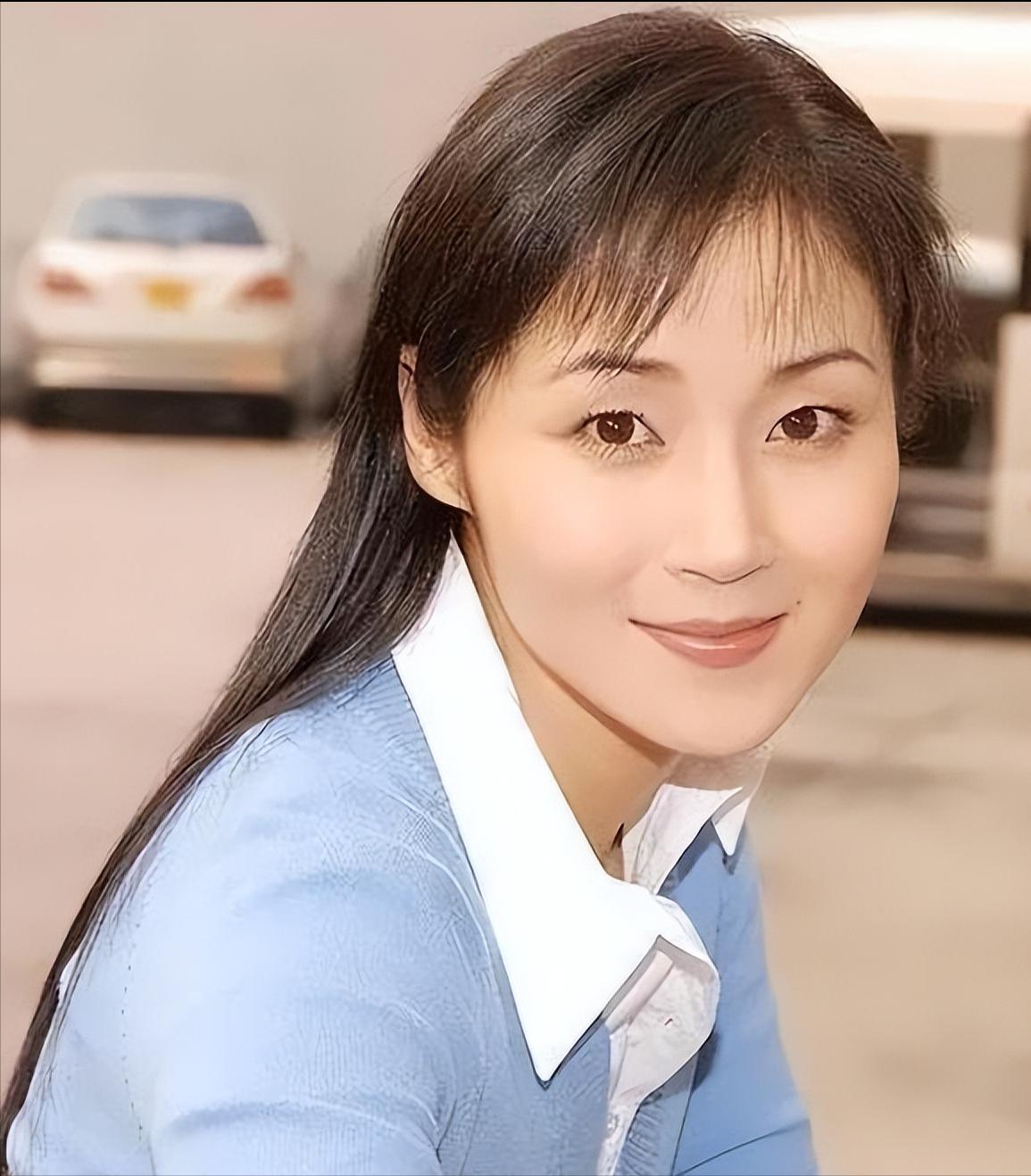 梁静慈和甄子丹离婚后没多久，发现自己怀孕了。她执意生下来，并且提出复婚，甄子丹却