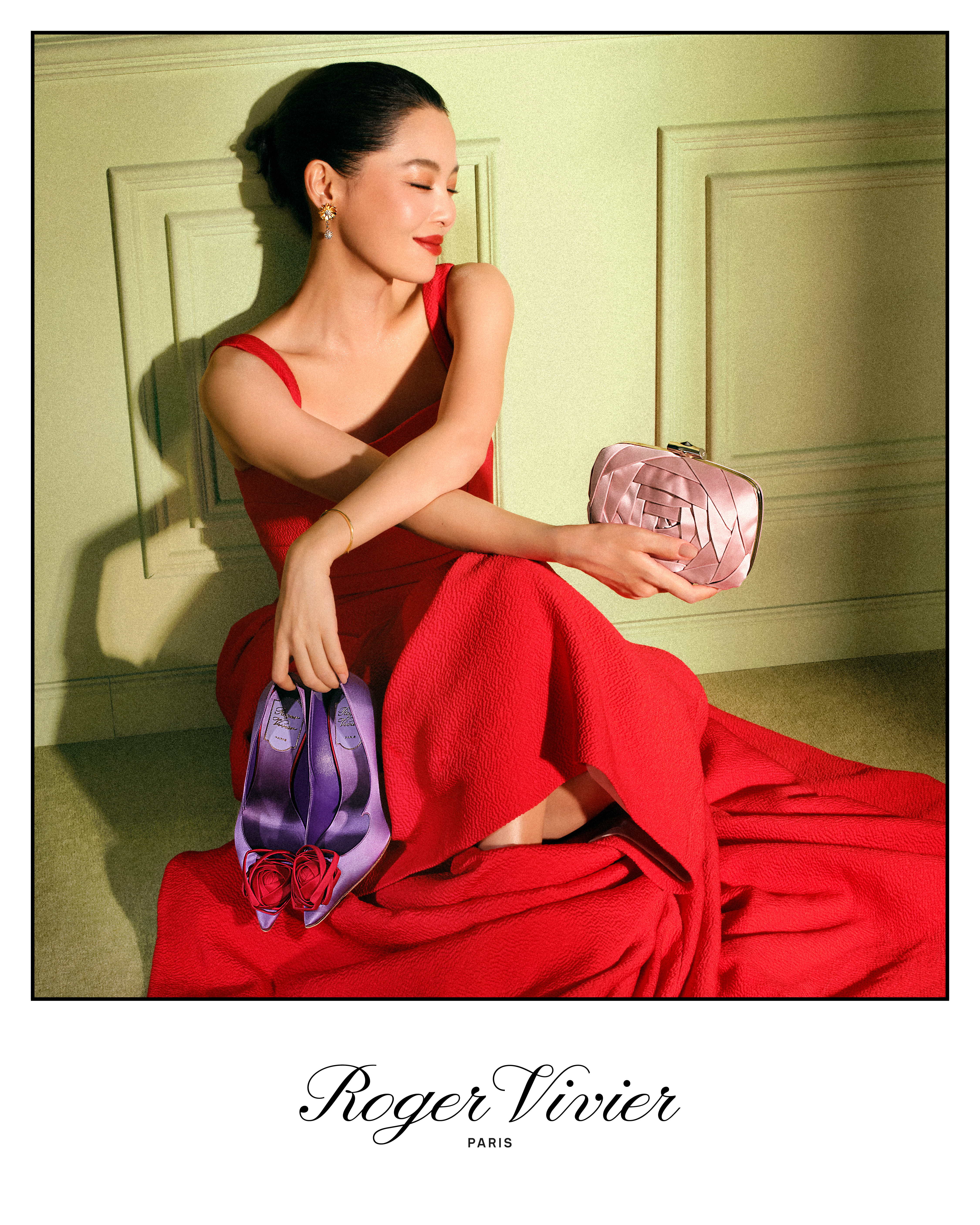 代言人辛芷蕾出镜RogerVivier2025秋冬系列「LaRoseV