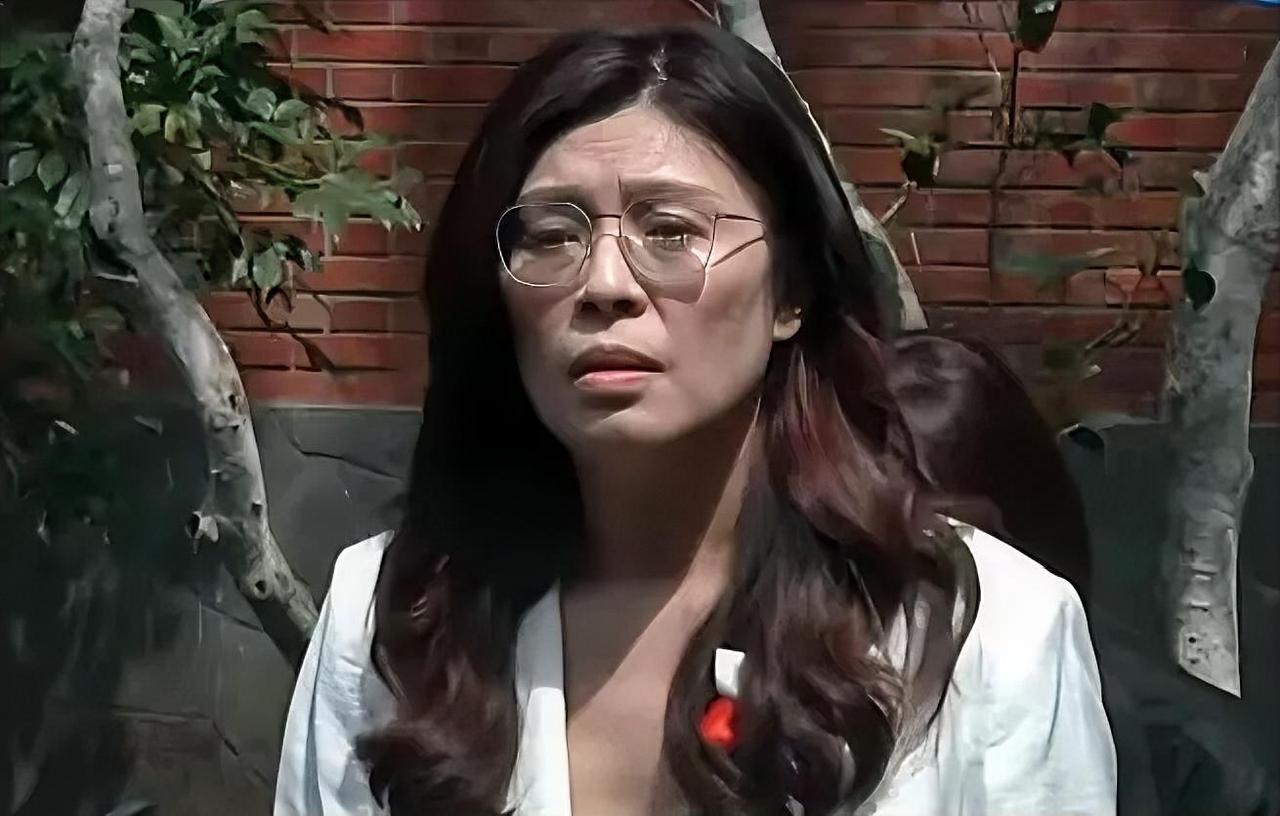 国民党主席郑丽文4月2日在祭拜蒋介石后接受采访时表示，“今天也是跟总裁报告，即将