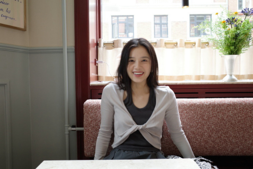 对比刚出道的时候，张婧仪的变化确实大，红气养人