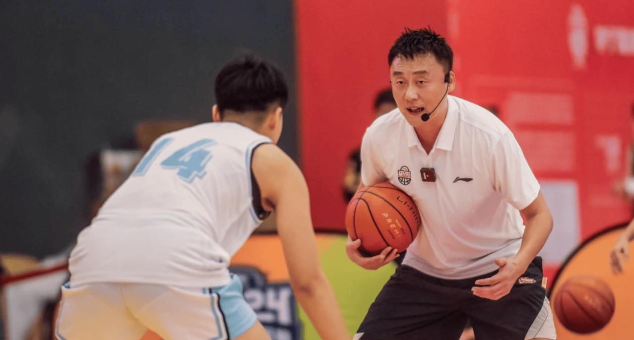 曲绍斌不服输！中国男篮U19出师不利！他们在首战加拿大男篮U19时以8分之差落