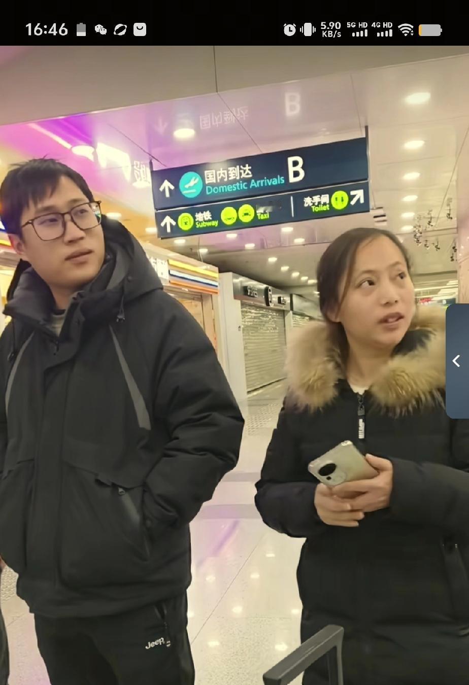 梁志辉16号从广东飞到大连，给爸爸妈妈助力，这次带货的产品是海鲜，一家人都从不同