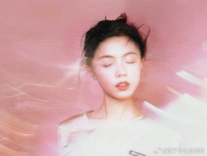 赵今麦短发完全炸毛小狗这个侧颜简直神来的，建模级别[点赞]蓬松的炸毛发，