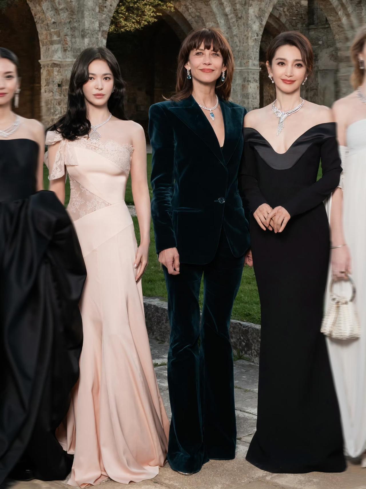 中韩法三大美人同框，谁最迷人😍！？宋慧乔李冰冰