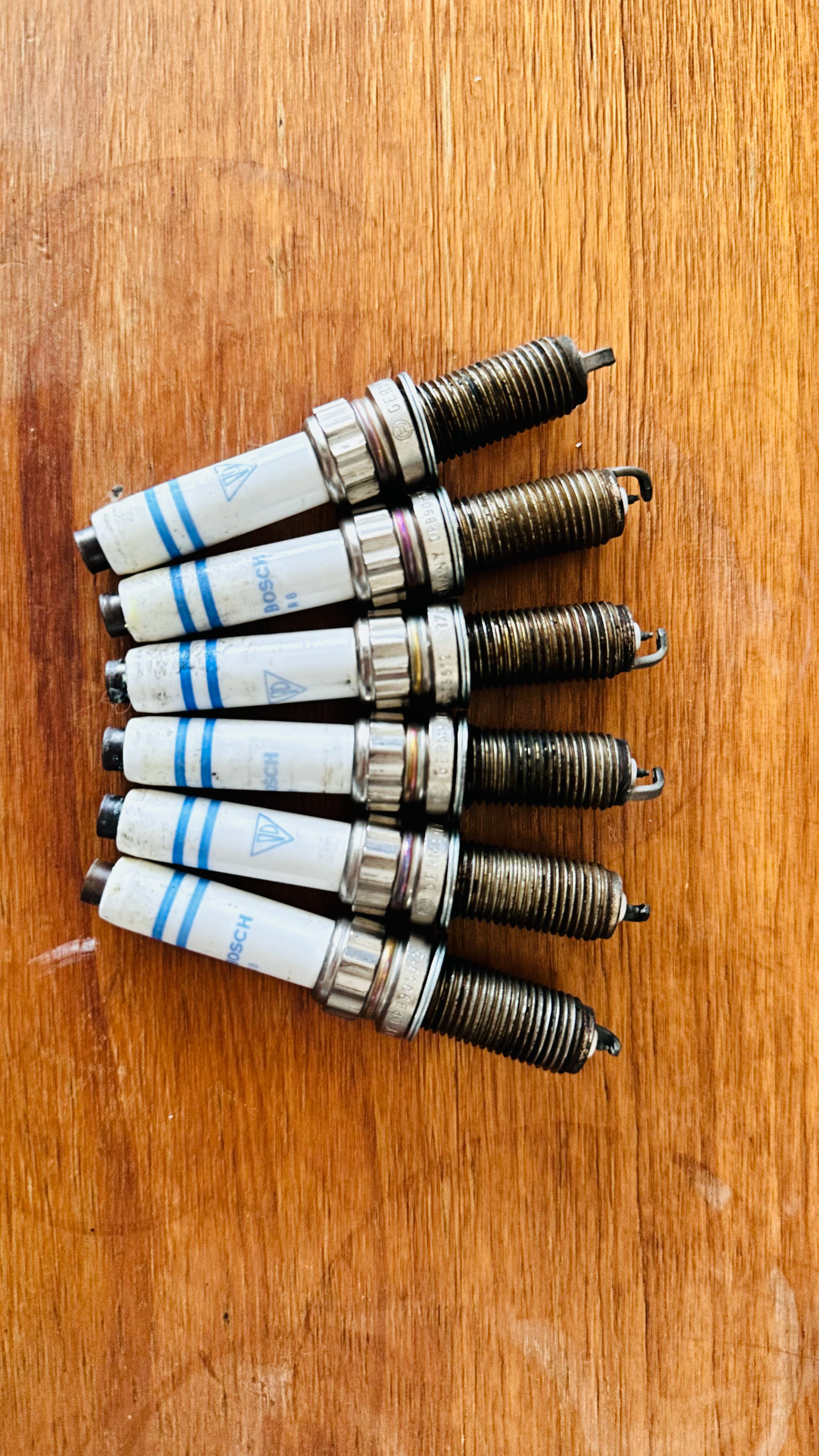 4S店保养，肯定是偏贵，但是相对比较放心。每年在店里上保险返的券基本上可以覆盖