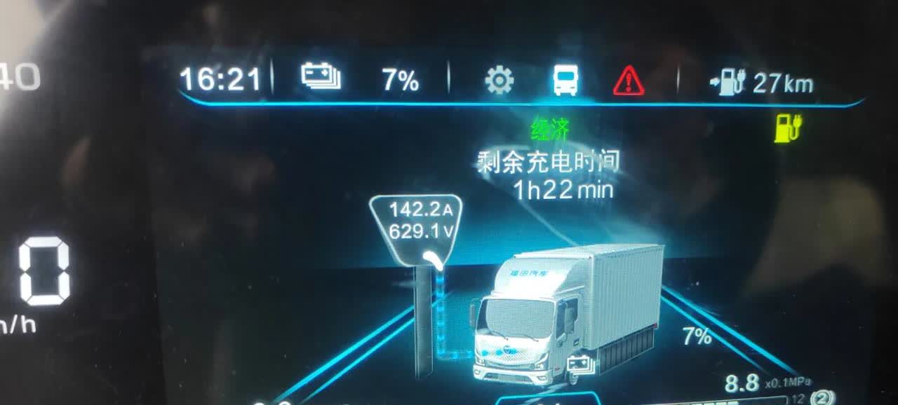 在电车面前，国标柴油车就是个渣渣国标柴油车加油、加尿素，时间长了就要再生，否