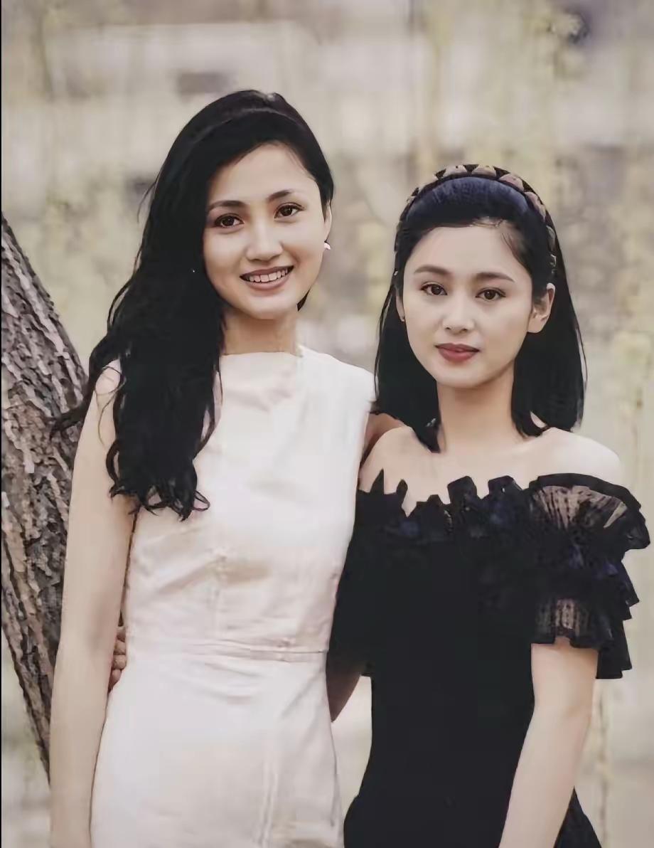 以前觉得陈红特别漂亮美如天仙后来看了这个照片，才知道人外有人陈红无论是貌