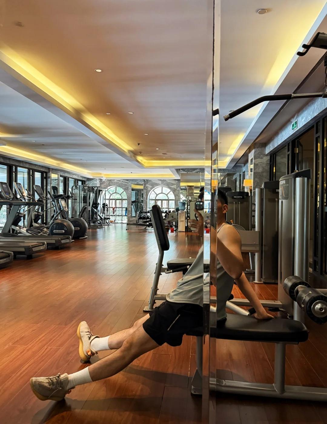 照片里都是理想中的我成为自己的理想型男生拍照姿势健身房穿搭最近长这样今