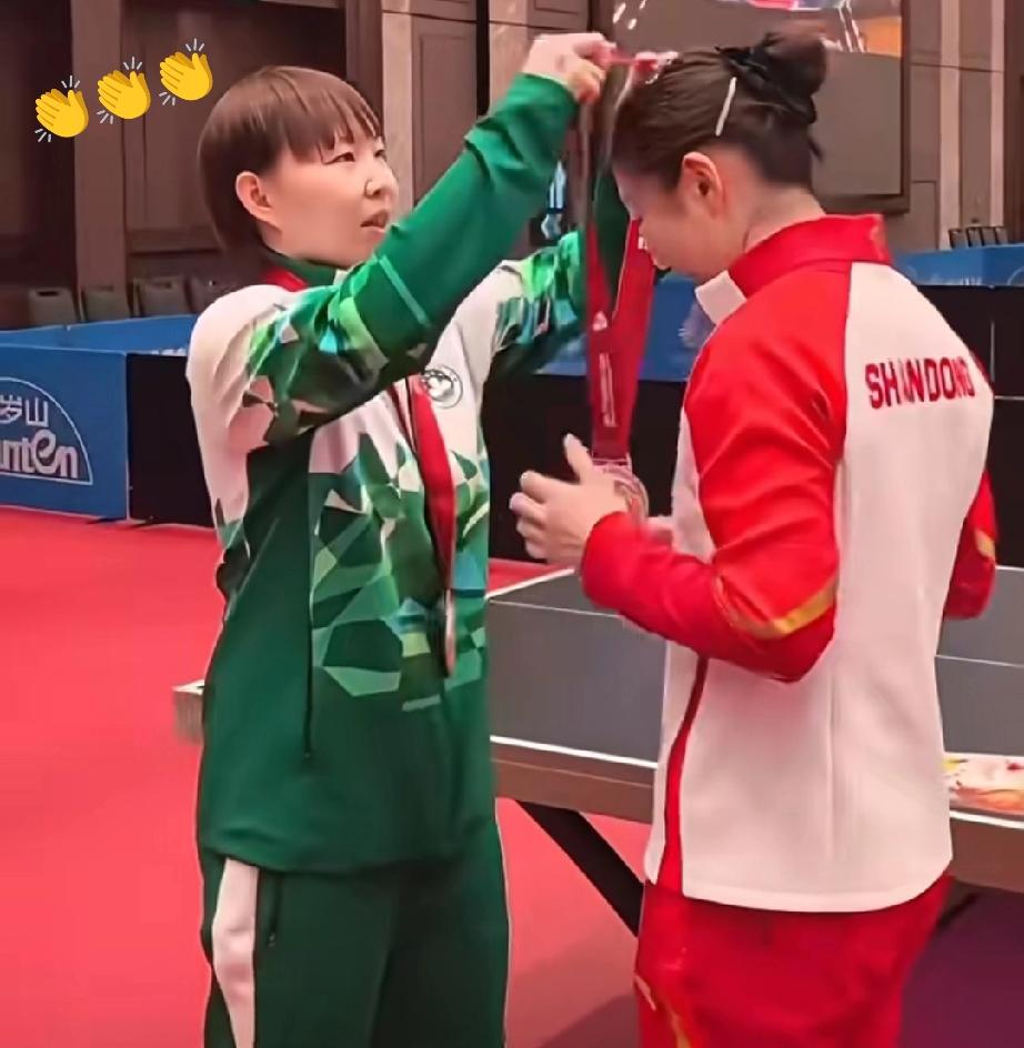 朱雨玲和陈梦感动哭我了！！这几天一直回忆这届全运会的美好瞬间，突然间刷到这张