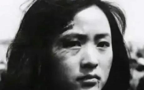 1943年，刘耀梅，被日军杀害后留下的镜头，这一张照片是由八路军战地记者叶曼之拍