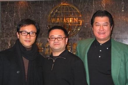 张国荣与伯乐邓光荣，最后一次合影，这张合影拍摄于2003年早春北京华尔森宾馆门前