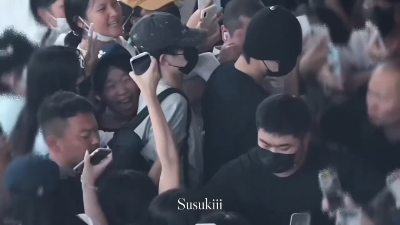 艹有个女的退了一巴掌​​​