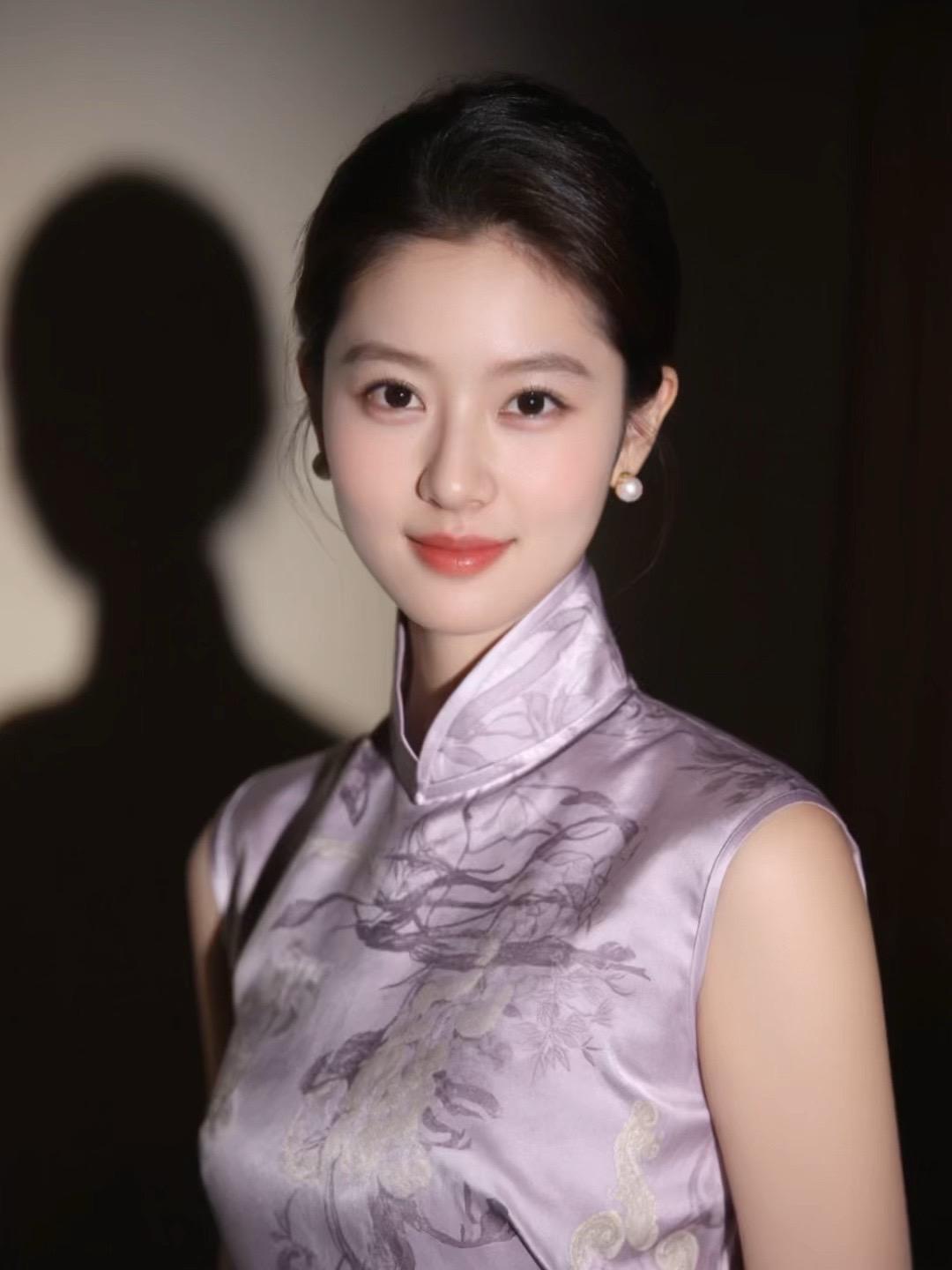 明明渴求温柔偏偏覆水难收
